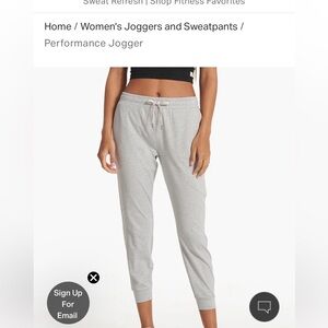 Vuori xs performance jogger in heather sawyer color